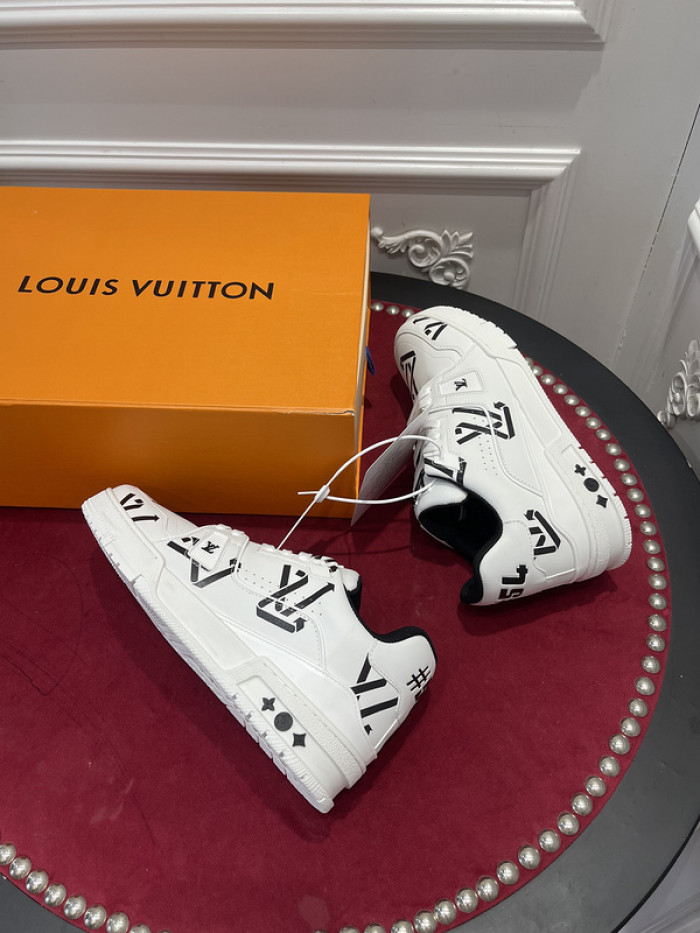 lv snekaers l000067