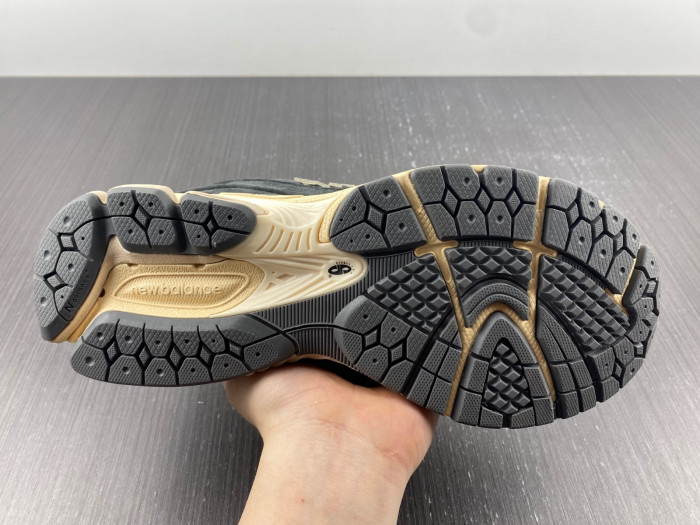 Bape x New Balance 2002R M2002RHO DFY9