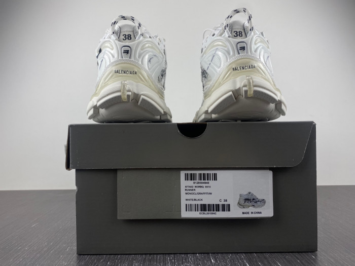 Ba1en*iaga runner 8000064