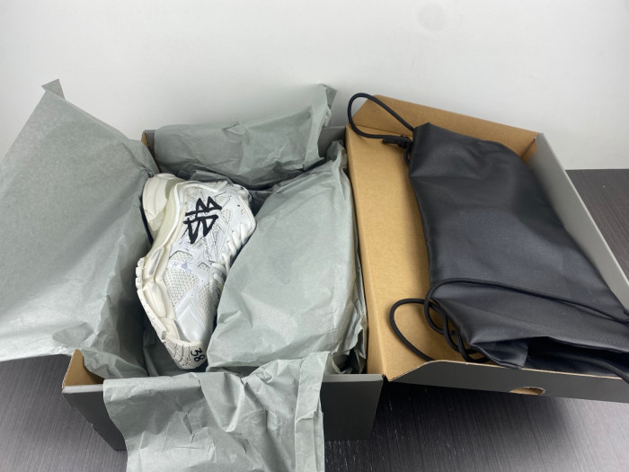 Ba1en*iaga runner 8000064