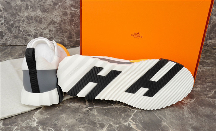 H**me5 snekaers hm023