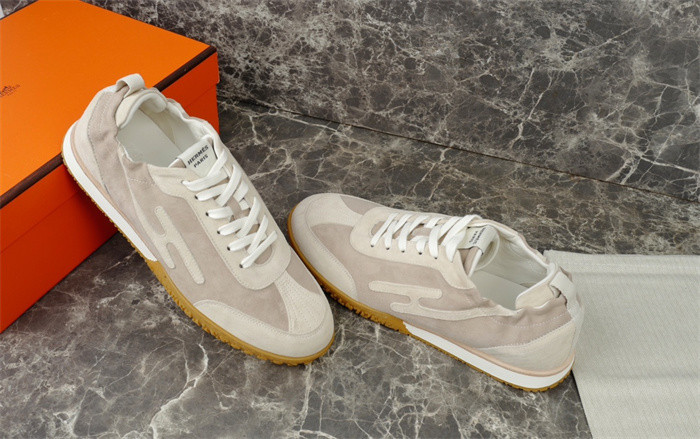 H**me5 snekaers hm004