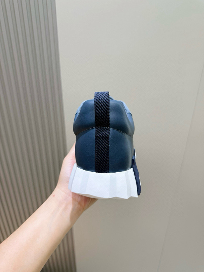 H**me5 snekaers hm103