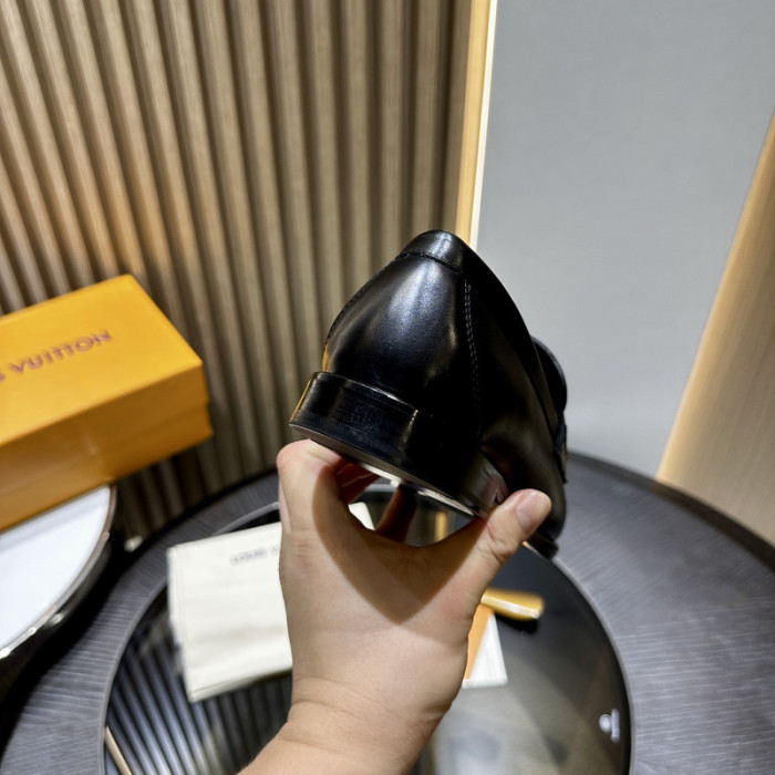 LV LOAFERS L0000610