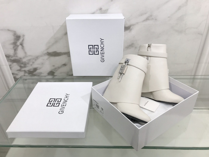 Givenchy Boots 660015