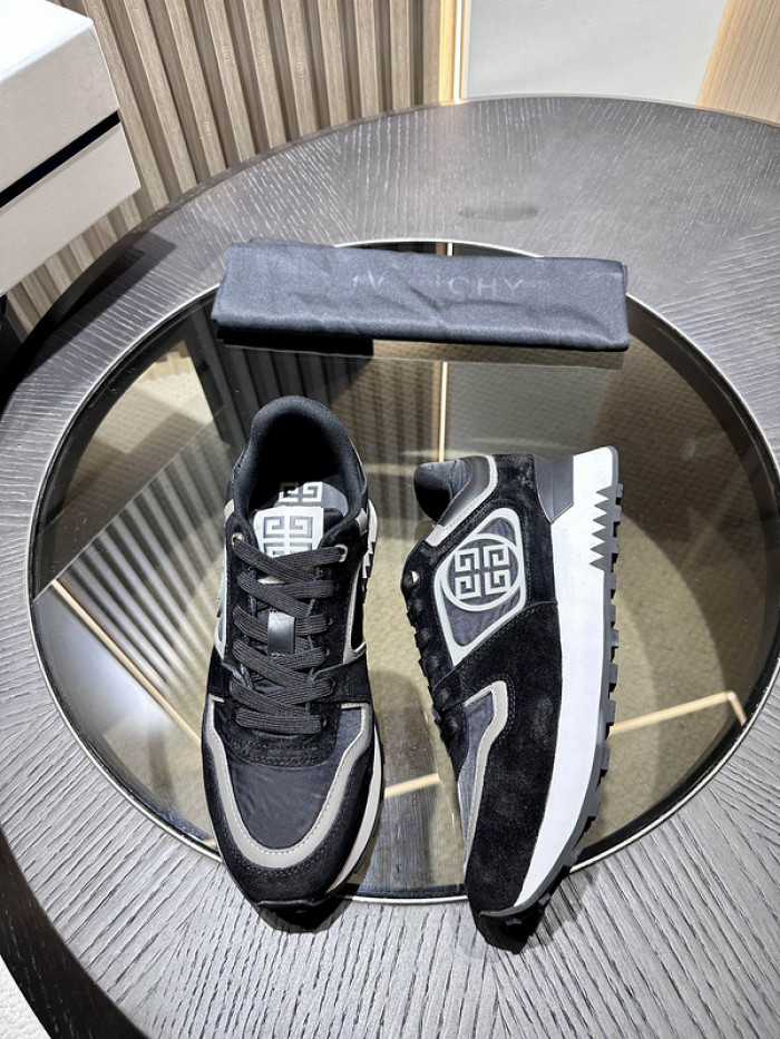 Givenchy Sneakers 660035