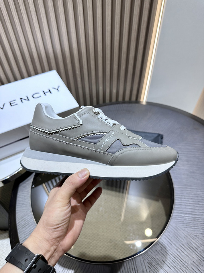Givenchy Sneakers 660056