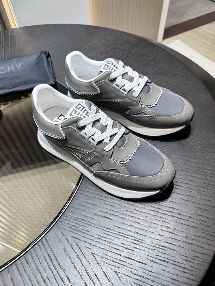Givenchy Sneakers 660056