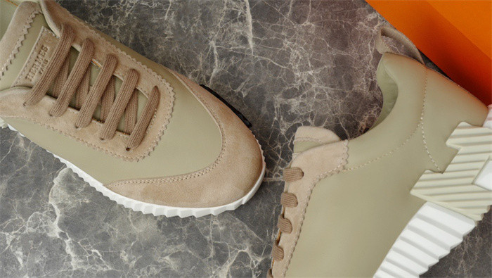 H**me5 snekaers hm009