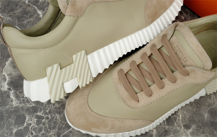 H**me5 snekaers hm009