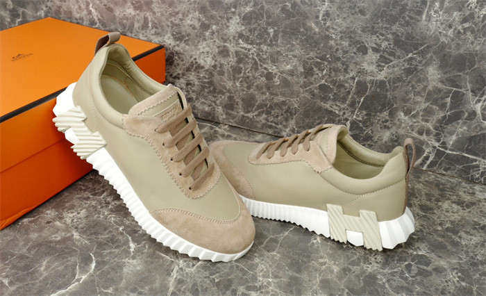 H**me5 snekaers hm009