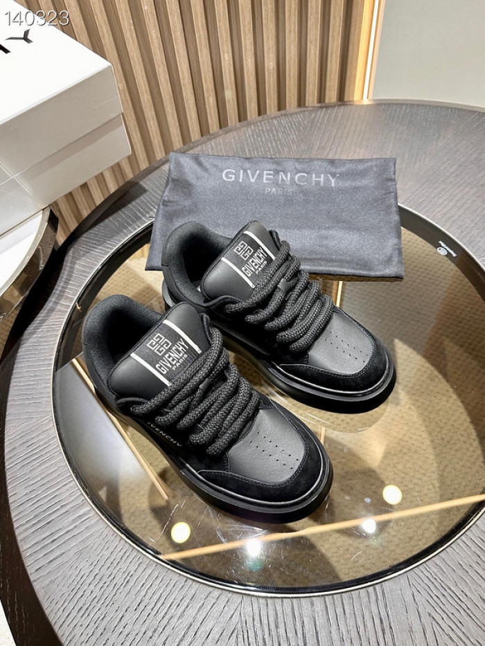 Givenchy Sneakers 660018