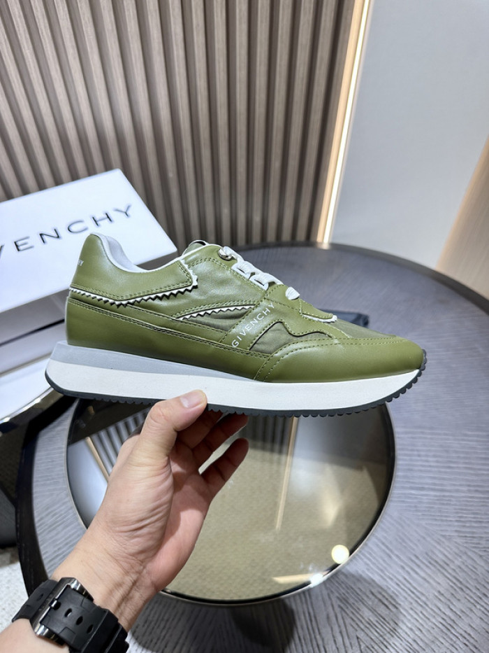 Givenchy Sneakers 660054