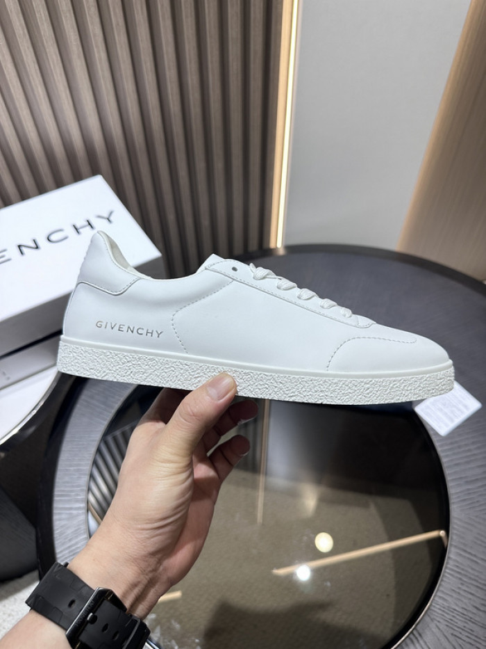 Givenchy Sneakers 660043