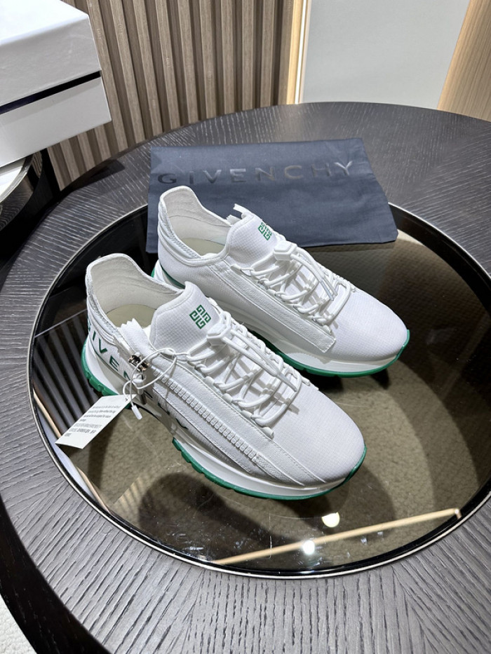 Givenchy Sneakers 660039