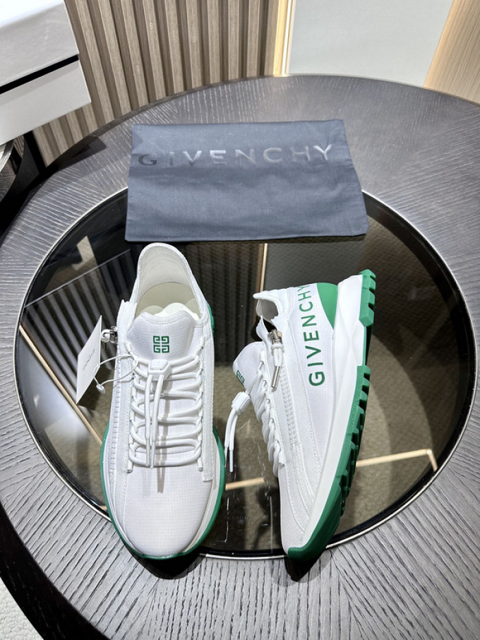 Givenchy Sneakers 660039