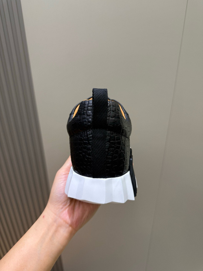 H**me5 snekaers hm099