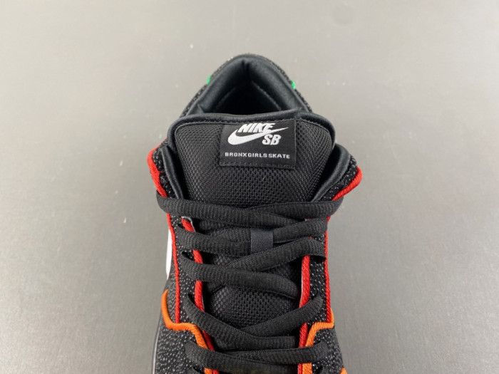Nike SB Dunk Low Bronx Girls Skate HV1664-001
