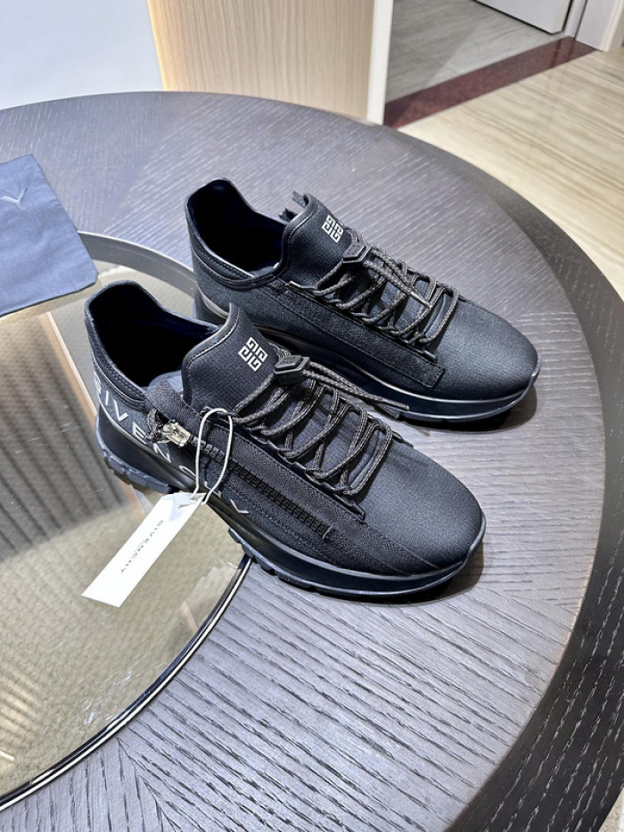 Givenchy Sneakers 660041
