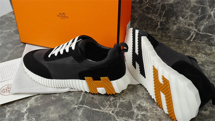 H**me5 snekaers hm007