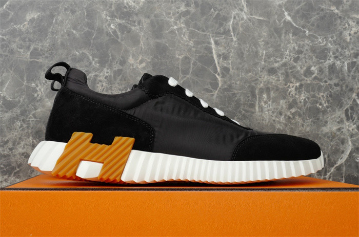 H**me5 snekaers hm007